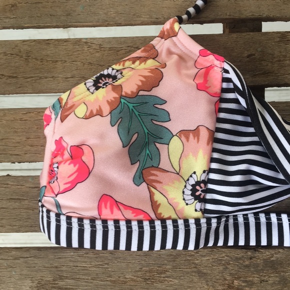 2/$8 or 3/$10 No Boundaries Bikini Top, Size S - Picture 4 of 7